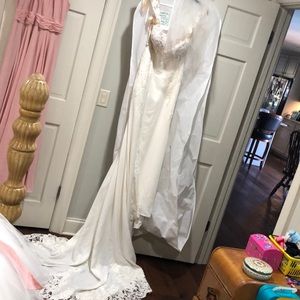 STELLA YORK  (Vintage Looking ) Wedding Dress...